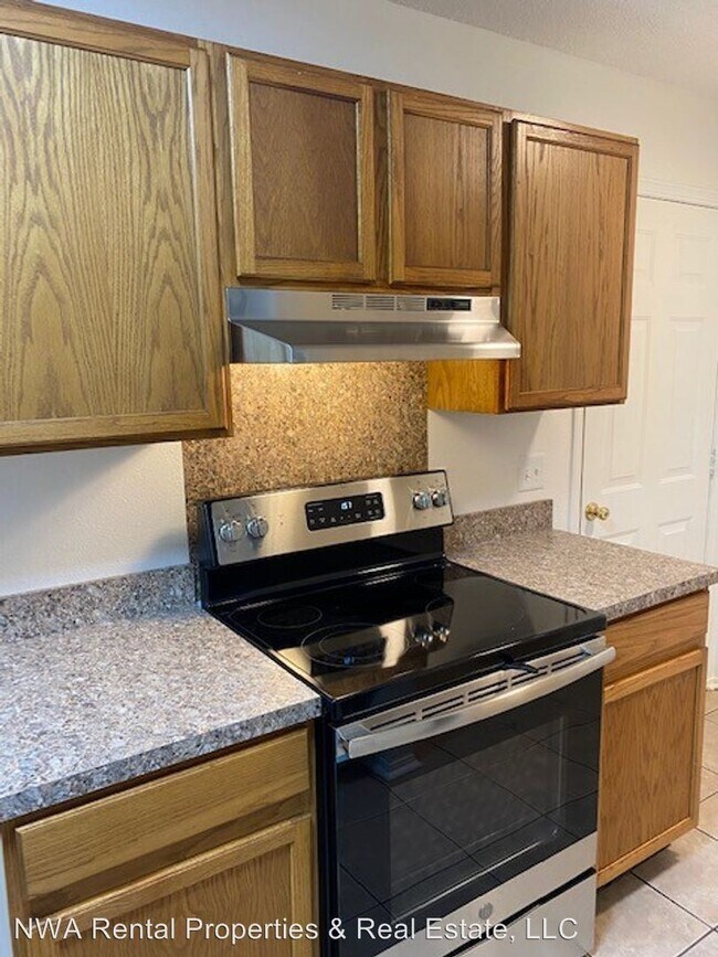 Building Photo - 3 br, 2 bath House - 835 Erika Ave