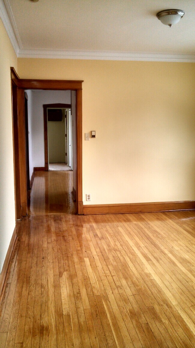 Foto del edificio - 624 Elgin Ave