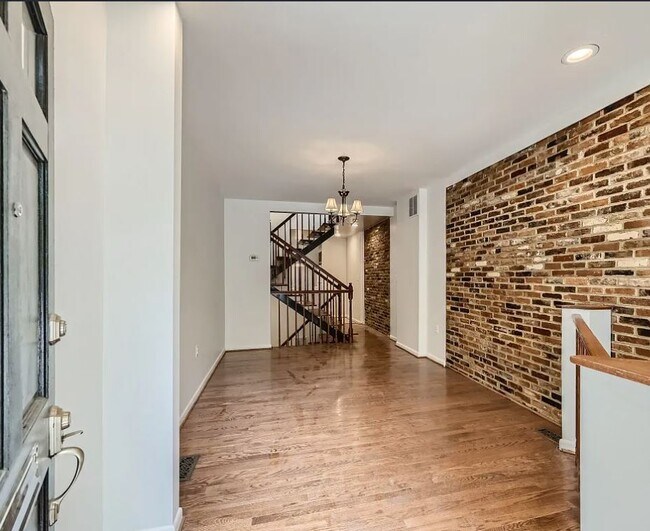 Foto del edificio - 827 S Charles St