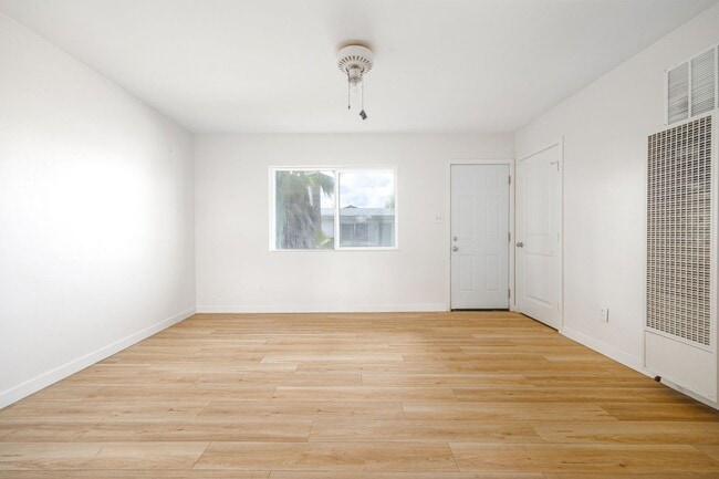 Foto del edificio - 767 Ball Ave