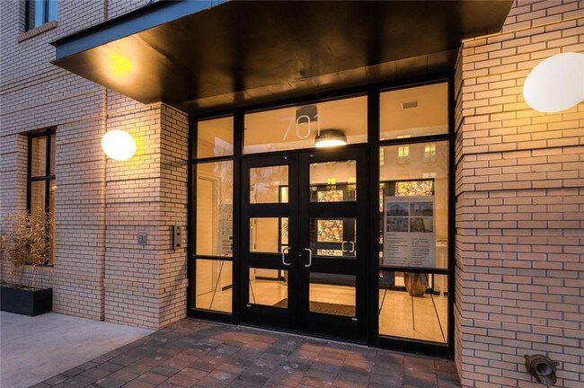Building Photo - 701 N Hudson Ave