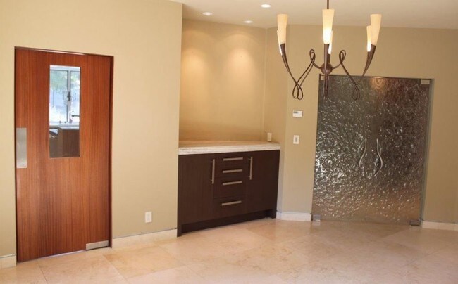 Foto del edificio - 2151 Green Acres Ln