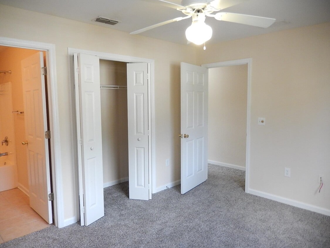 Foto principal - 4434 Gearhart Rd