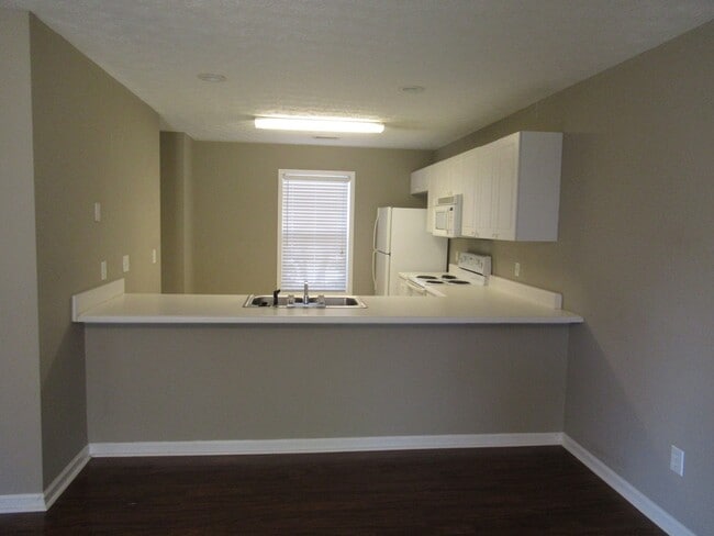 Building Photo - Donahue Crossing #1708