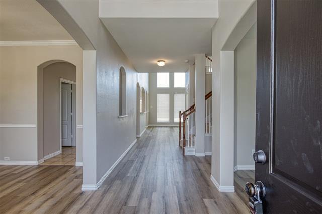 Building Photo - 8905 Brook Hollow Dr