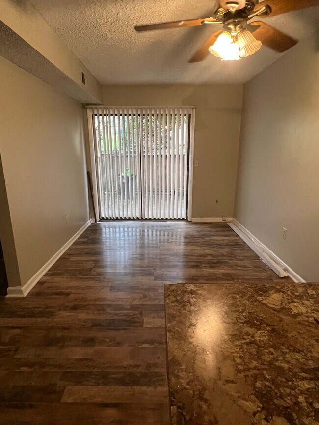 Foto del edificio - 537 Hickory Hill Dr