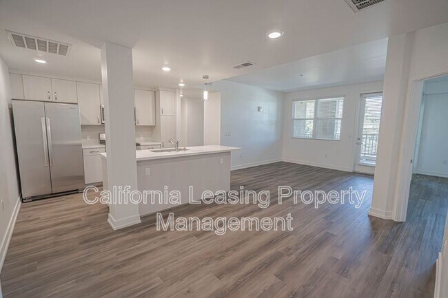 Foto del edificio - 26701 McBean Pkwy