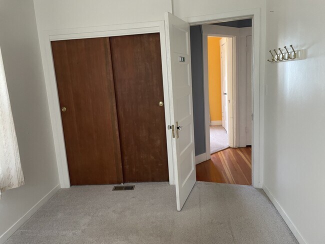 Foto del edificio - 3331 N Farragut St
