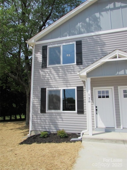 Building Photo - 128 Salem Church Rd