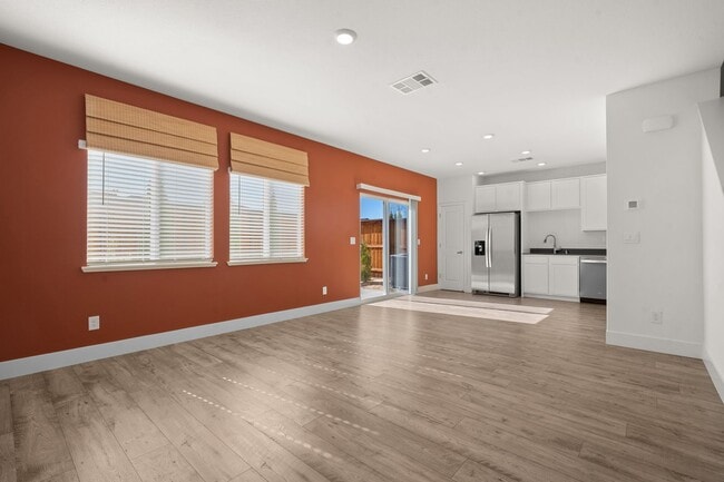 Building Photo - The Birch - - 3 Bedroom, 2.5 Bath single f...