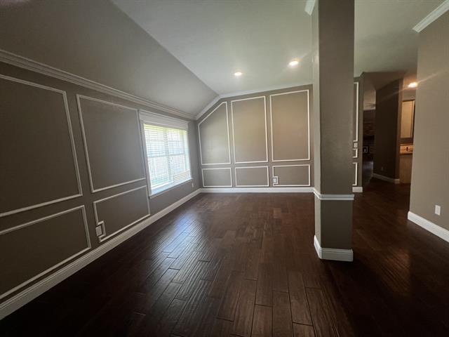 Building Photo - 2211 Welch Pl