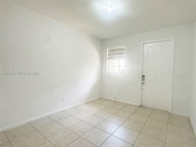 Building Photo - 662 NE 21st Terrace