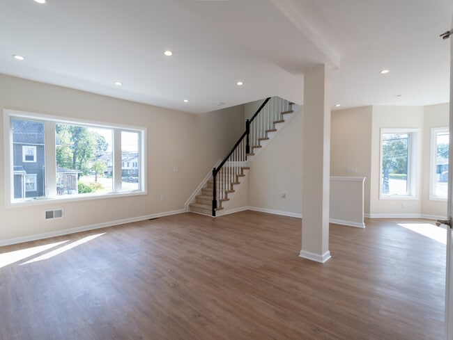 Building Photo - 97 Main St