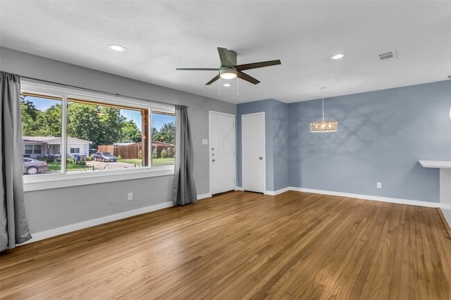 Building Photo - 10514 Sandra Lynn Dr
