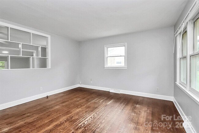 Building Photo - 4808 Brooktree Dr