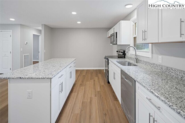 Foto del edificio - 205 Houston Harmon Rd