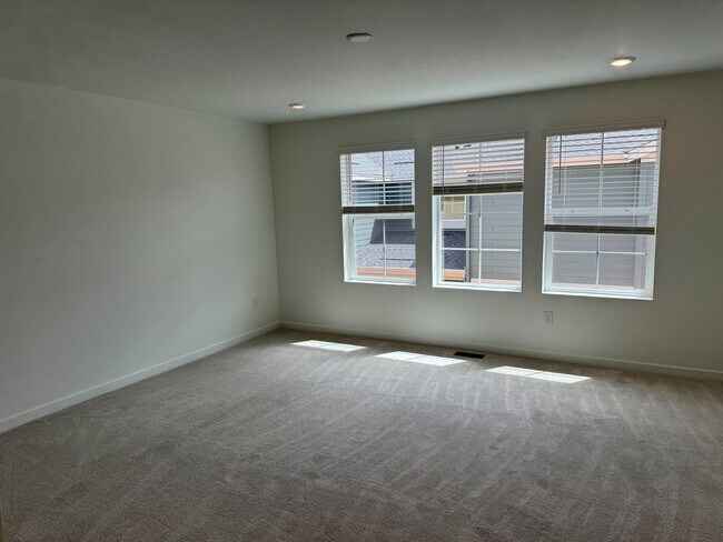 Building Photo - 684 Lillibrook Pl