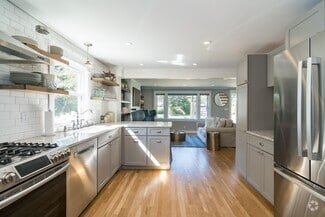 Building Photo - 31B Oak St