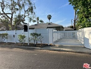 Building Photo - 15227 Valleyheart Dr