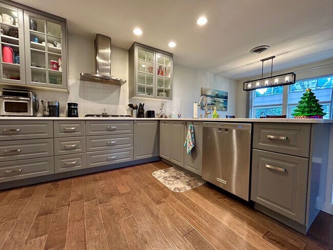 Building Photo - Welcome to your new home! | MOVE IN SPECIAL