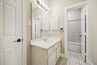 Building Photo - 5402 Oakville Ct