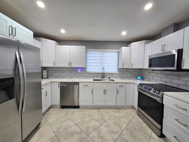 Building Photo - 7870 NW 11th Ct