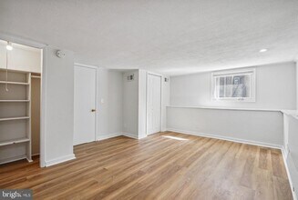 Building Photo - 7405 Columbia Ave