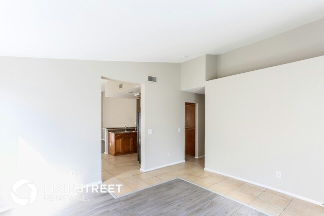 Building Photo - 10714 W Glenrosa Ave
