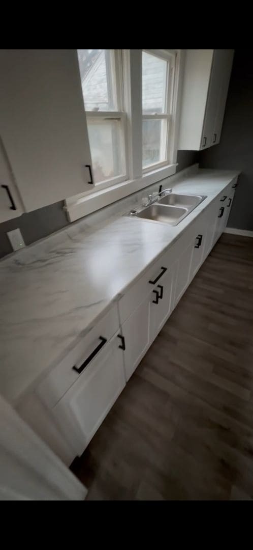 Building Photo - 1406 N Ash St