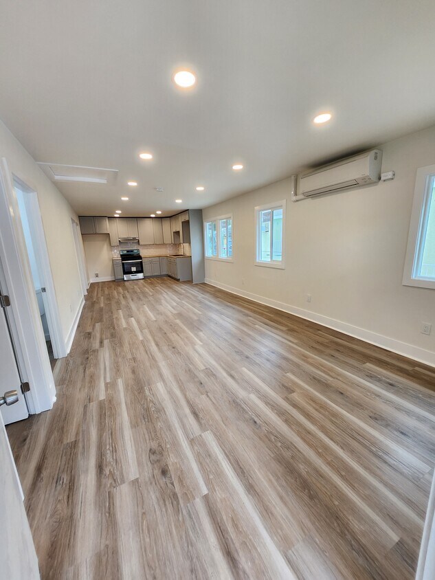 Foto principal - 4051 Monroe St