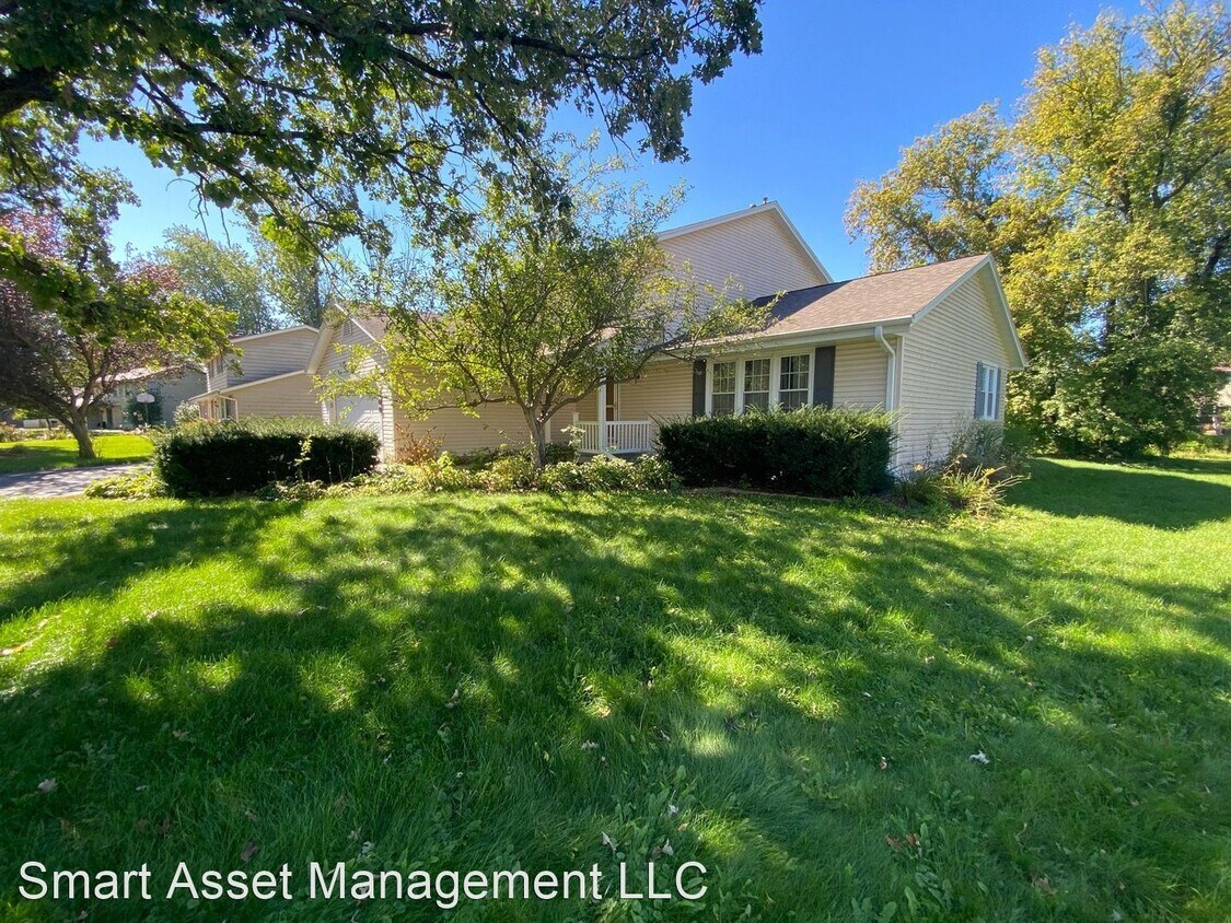 4 br, 2 bath House 900 Timberline Court House Rental in