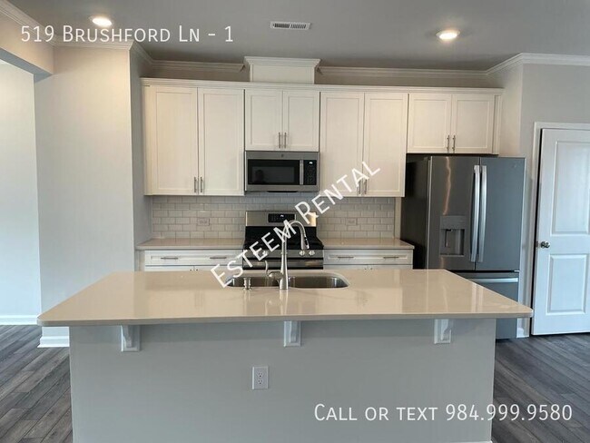 Foto del edificio - 519 Brushford Ln