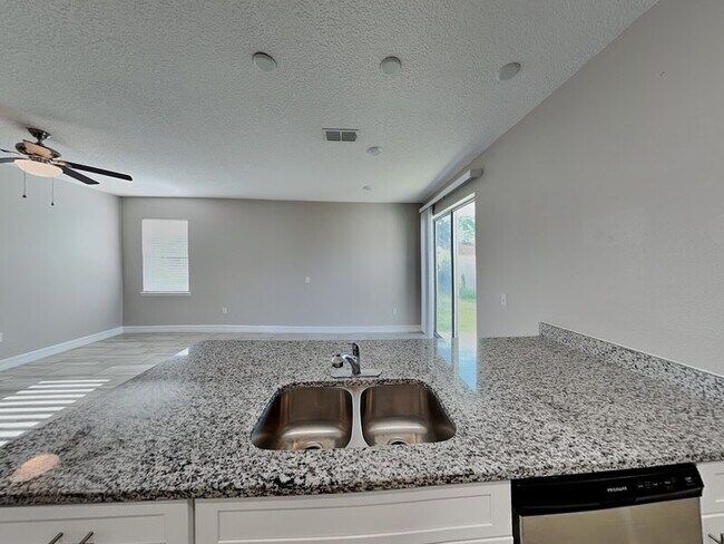 Foto del edificio - 1752 Sail Ct