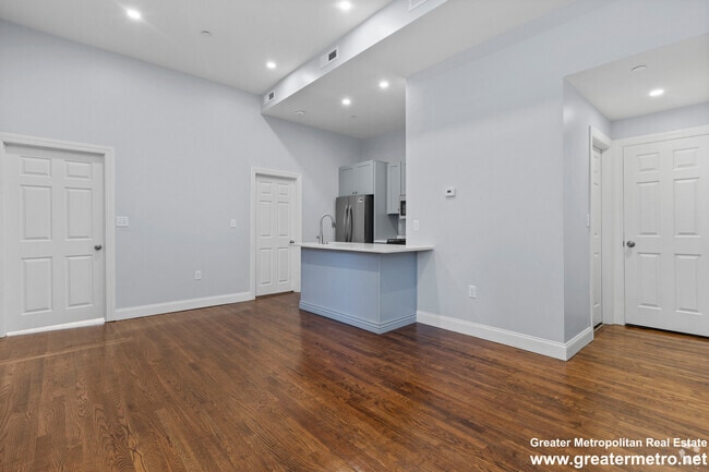 Building Photo - 109 Endicott St
