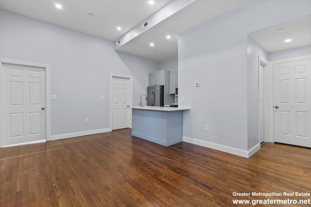 Primary Photo - 109 Endicott St