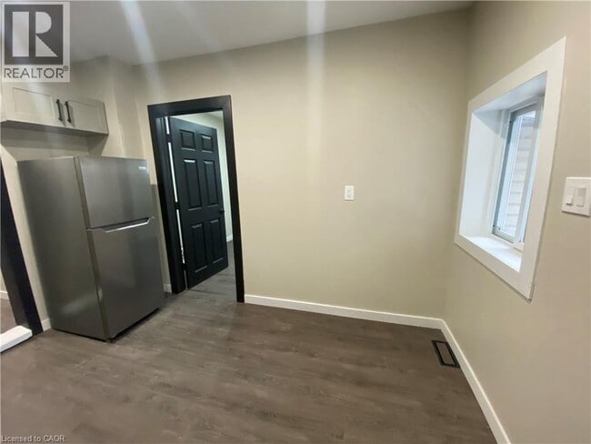 Building Photo - 26 Dacotah St