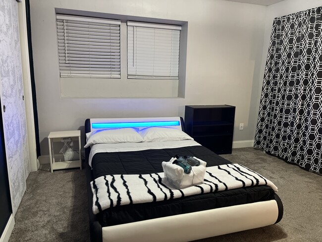 Photo - 2866 Elm Ave House