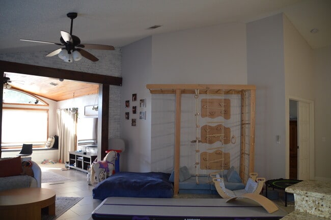 Foto del edificio - 615 Anhinga Rd