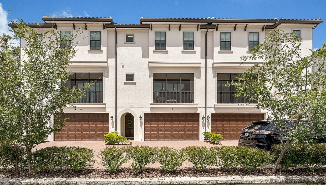 Foto principal - South Tampa 3-story, 4 Bedroom Townhome!