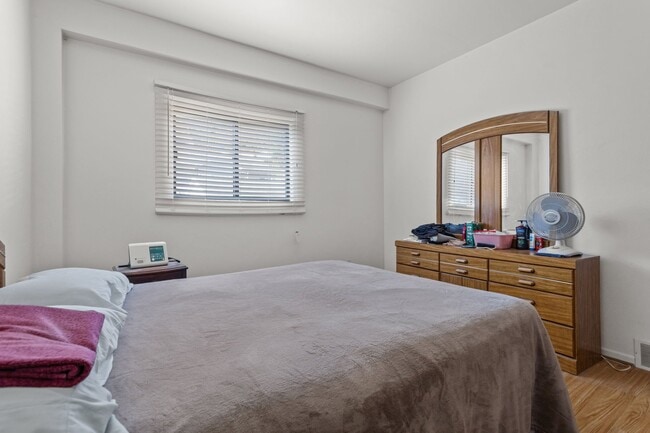 Building Photo - 569 Woodmont Ave
