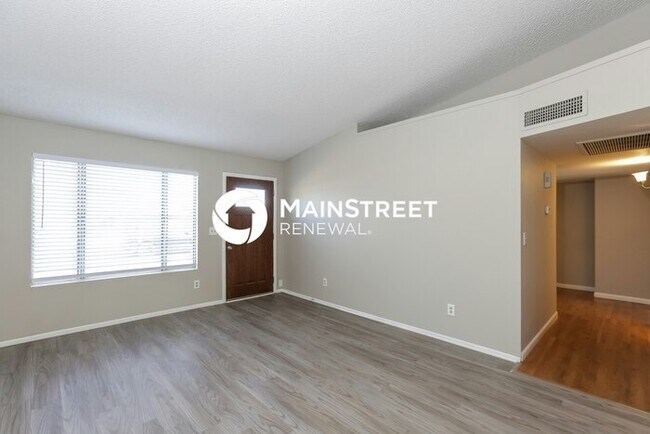 Building Photo - 3 Bedroom Pet-Friendly Home in Phoenix, AZ with Main Street Renewal