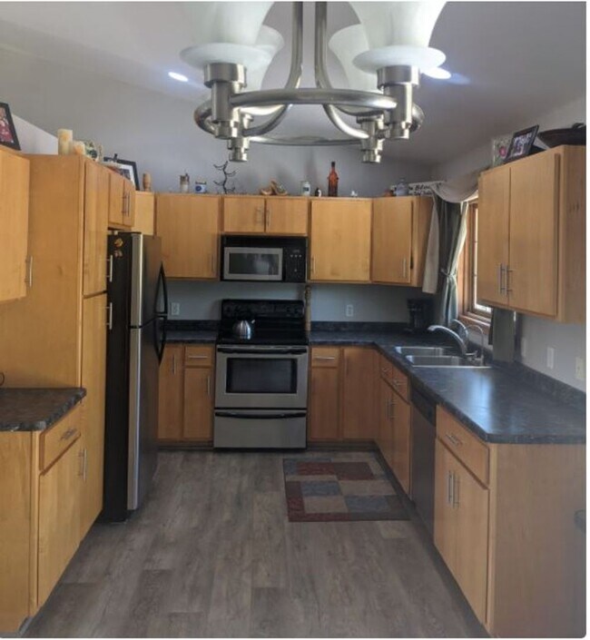Foto del edificio - 4 BEDROOM - 2 BATH HOME