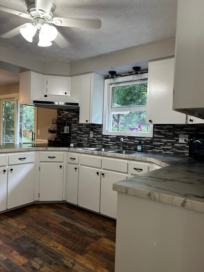 Foto del edificio - 14834 Hawkins Rd