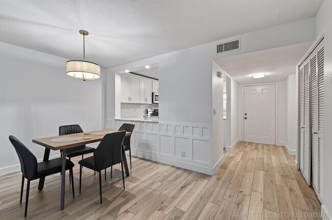 Foto del edificio - 13335 Touchstone Pl