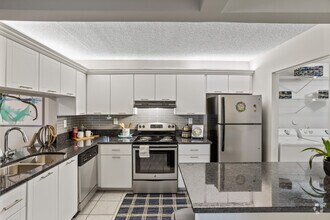 2BR, 2BA - 1200SF - Kitchen - Rosemont Royal Palm