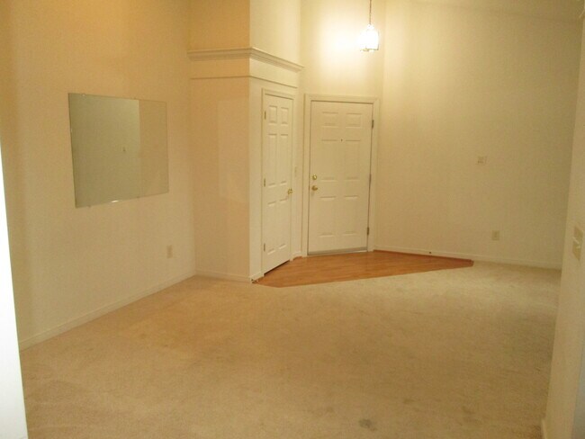 Building Photo - 1715 Landmark Dr