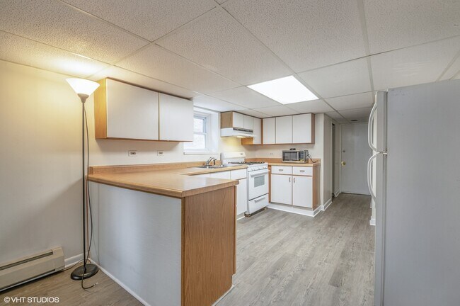 Building Photo - 5442 N Ludlam Ave
