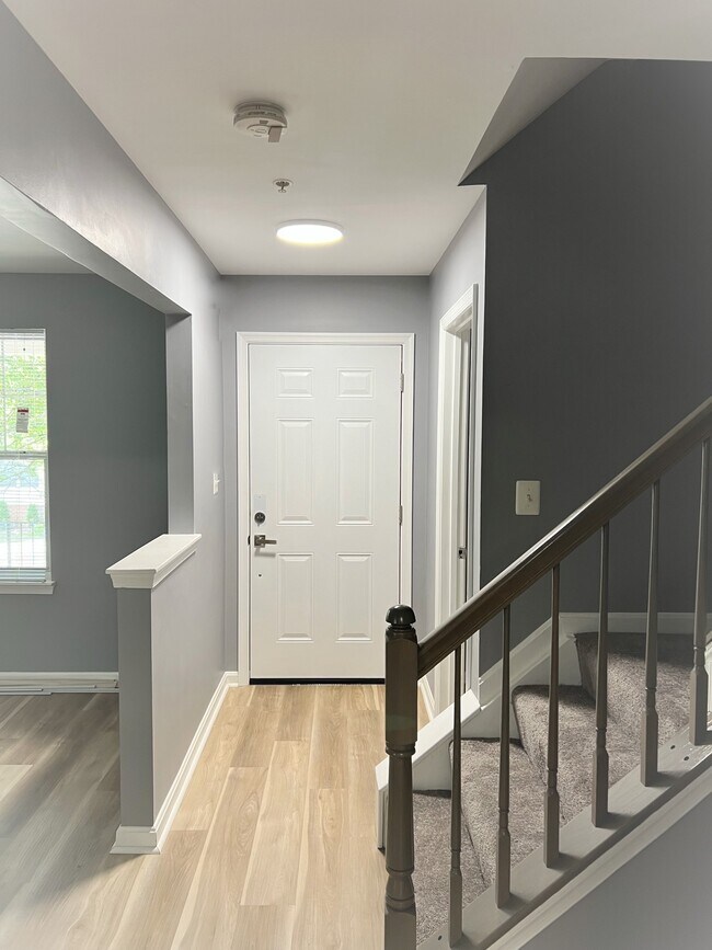 Foto del edificio - 913 Blakney Ln SE