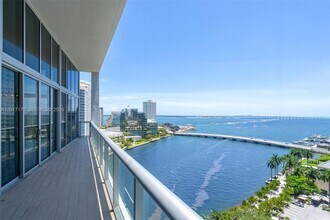 Building Photo - 495 Brickell Ave