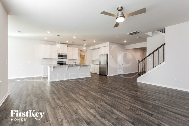 Foto del edificio - 566 Hillpark Ln